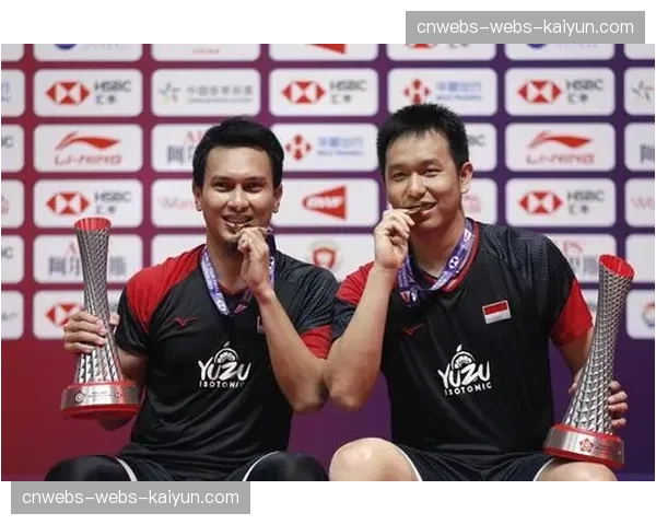 36岁的阿山-塞蒂亚万:欧锦赛领奖台上的微笑与汗水 36岁的阿山-塞蒂亚万:欧锦赛领奖台上的微笑与汗水